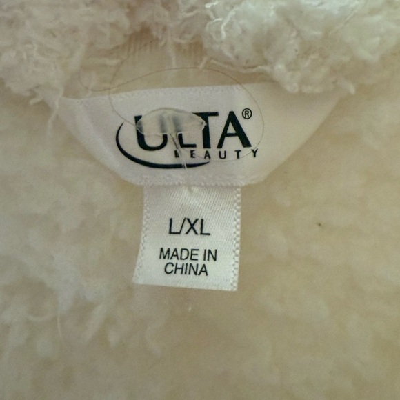 New Ulta Beauty soft fuzzy Spa Robe, large/xl - Picture 4 of 7